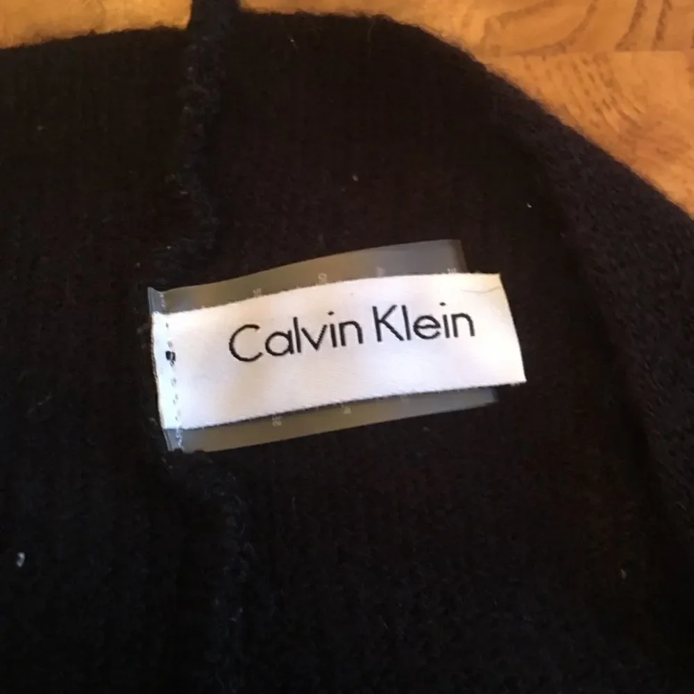 BLACK CALVIN Klein Circle Scarf!